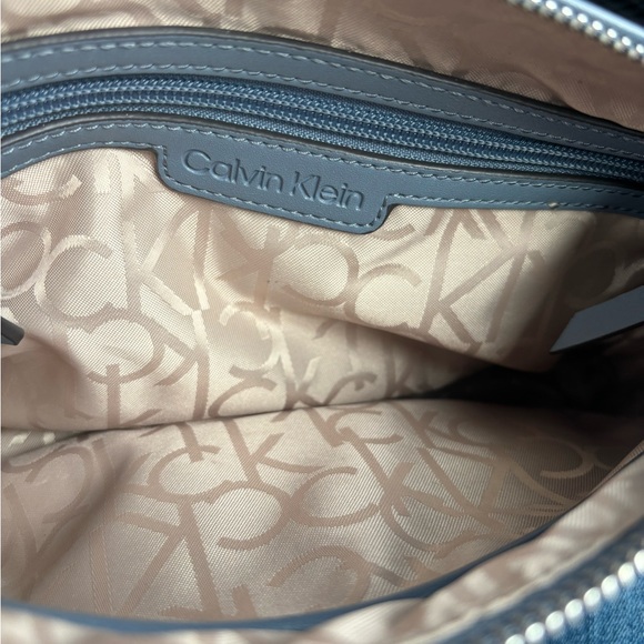 Sac a main Calvin Klein neuf utilisé 3 fois peux ce Porter en bandoulière trop - Picture 5 of 5